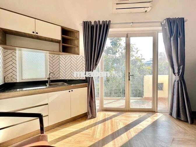 STUDIO CAO CẤP BAN CÔNG RỘNG – SÁT ĐH VĂN LANG – DỌN VÀO Ở NGAY