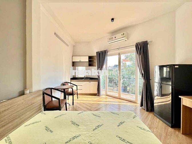 STUDIO CAO CẤP BAN CÔNG RỘNG – SÁT ĐH VĂN LANG – DỌN VÀO Ở NGAY