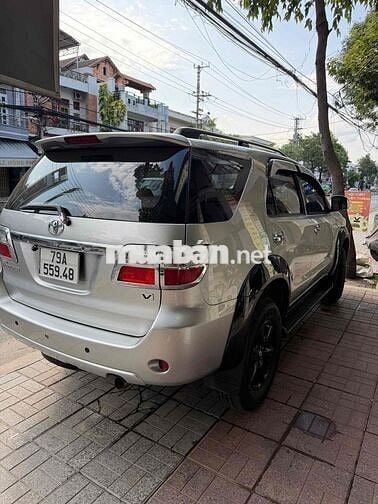 Toyota Fortuner 7 chỗ Số tự động Xăng Bạc