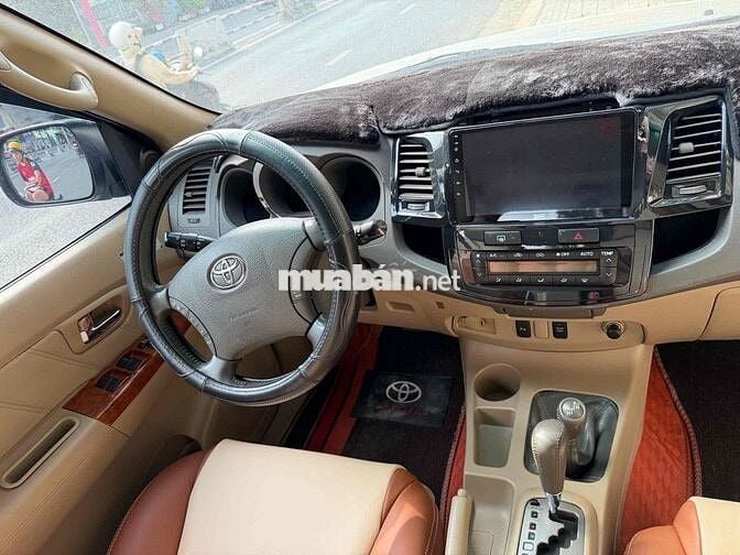 Toyota Fortuner 7 chỗ Số tự động Xăng Bạc