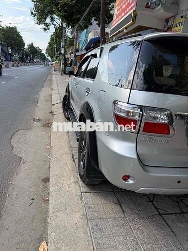 Toyota Fortuner 7 chỗ Số tự động Xăng Bạc