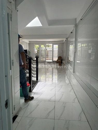Cho thuê Mặt tiền kinh doanh Trưng Nữ Vương sát chợ Hóc Môn 7*15 4tầng