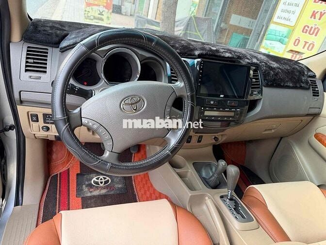 Toyota Fortuner 7 chỗ Số tự động Xăng Bạc