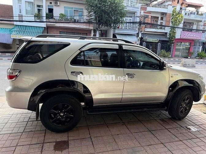 Toyota Fortuner 7 chỗ Số tự động Xăng Bạc