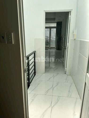 Cho thuê Mặt tiền kinh doanh Trưng Nữ Vương sát chợ Hóc Môn 7*15 4tầng