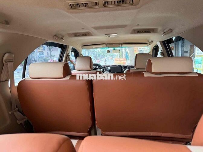 Toyota Fortuner 7 chỗ Số tự động Xăng Bạc