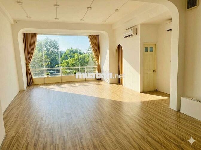 CHO THUÊ LẦU 4 MẶT TIỀN ĐƯỜNG CỘNG HÒA- VIEW SIÊU ĐẸP, GIÁ RẺ BẤT NGỜ