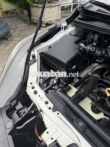 Toyota Innova 2022 Trắng Số sàn 7 chỗ