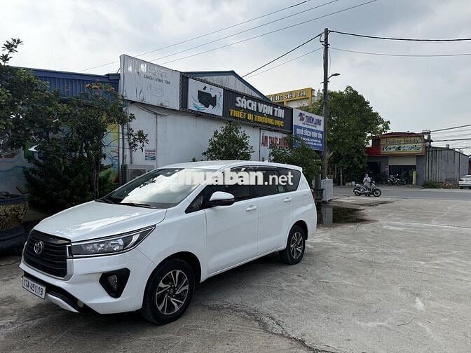 Toyota Innova 2022 Trắng Số sàn 7 chỗ