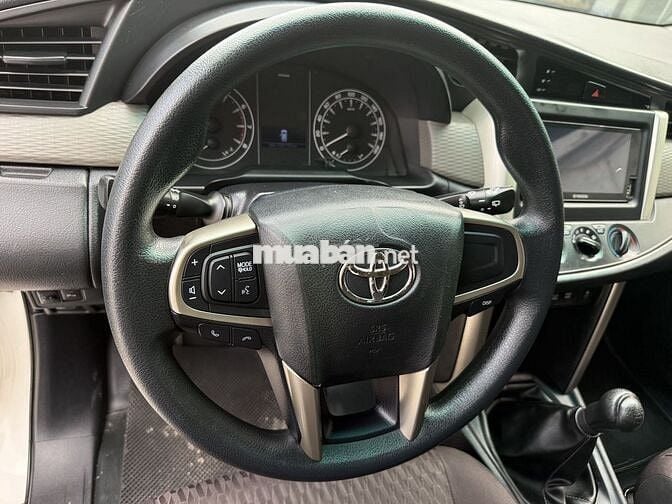 Toyota Innova 2022 Trắng Số sàn 7 chỗ