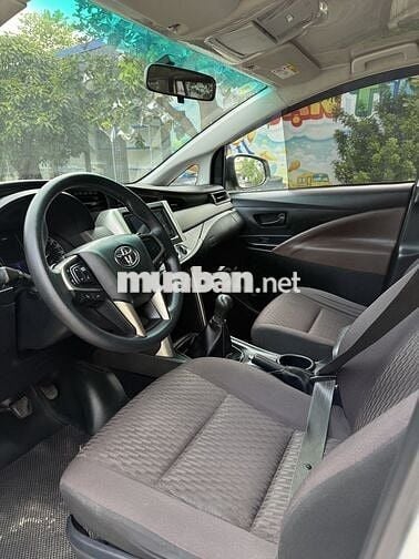 Toyota Innova 2022 Trắng Số sàn 7 chỗ