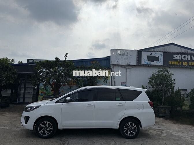 Toyota Innova 2022 Trắng Số sàn 7 chỗ