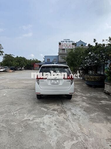 Toyota Innova 2022 Trắng Số sàn 7 chỗ