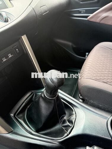 Toyota Innova 2022 Trắng Số sàn 7 chỗ