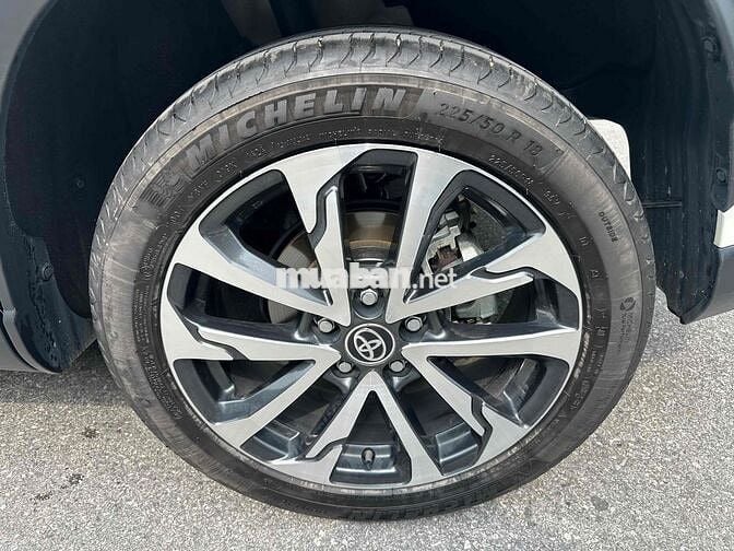 Toyota Corolls Cross 2024 1.8V Trắng 20000Km Zin