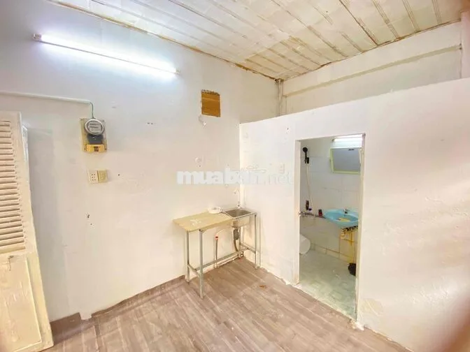 Căn 6 người ở 2 phòng ngủ tách bếp ban công 2 mặt thoáng lối đi riêng