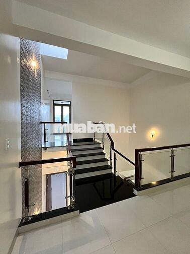 Cho thuê nhà 3 tầng full nội thất gần Minh Mạng, 4PN, 20 triệu