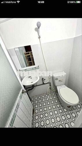 Phòng ban công rộng, tách bếp ngoài phòng tại 143/76 Gò Dầu
