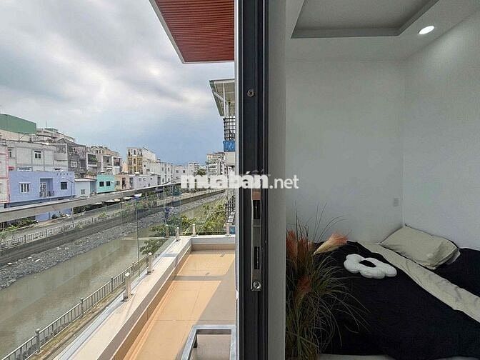 CĂN HỘ BANCOL CỬA SỔ LỚN - DƯƠNG QUẢNG HÀM FULL NỘI THẤT