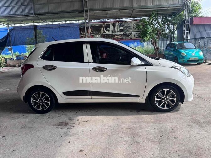 Hyundai i10 AT hatchback 2018 Trắng Tự động