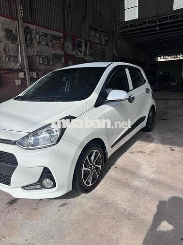 Hyundai i10 AT hatchback 2018 Trắng Tự động