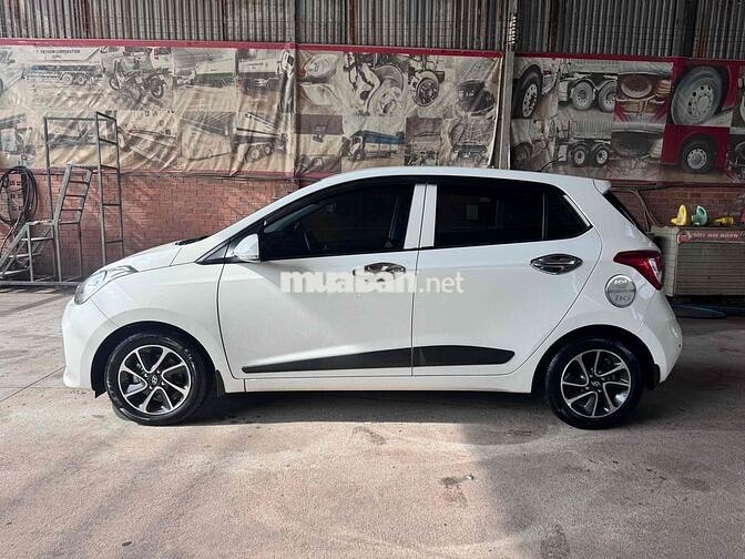 Hyundai i10 AT hatchback 2018 Trắng Tự động