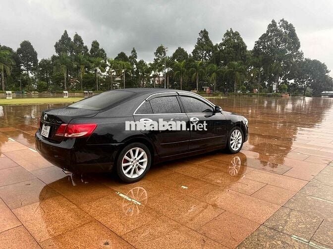 Toyota Camry 2.4G số tự động màu Đen