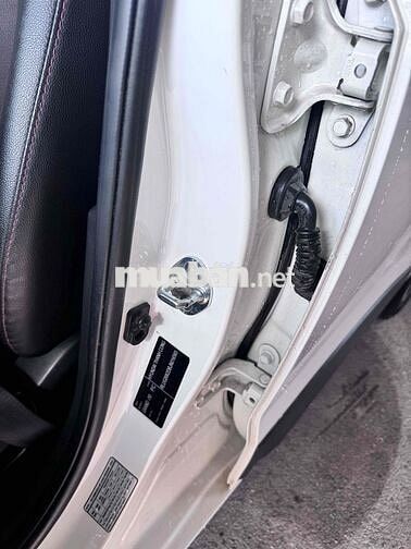 Hyundai i10 AT hatchback 2018 Trắng Tự động