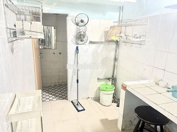 Cho thuê phòng giá rẻ, full nội thất, ngay 870 Lạc Long Quân