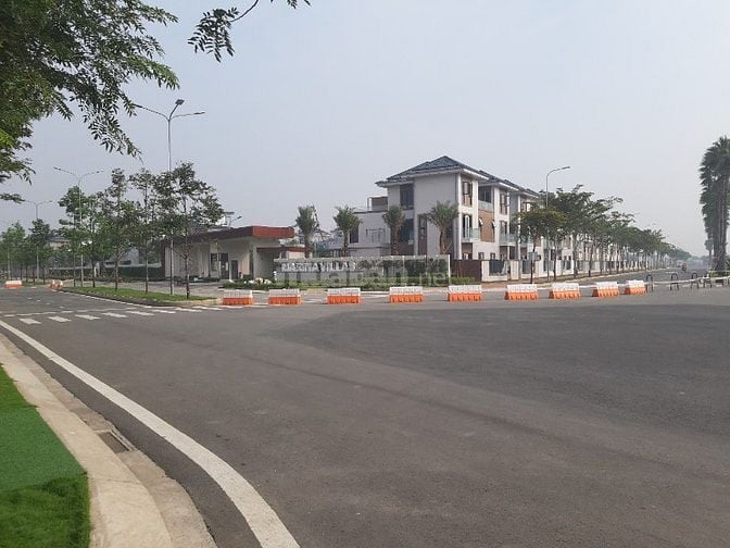 Cần chuyển nhượng biệt thự song lập Swan Bay zone 8 hướng đông nam