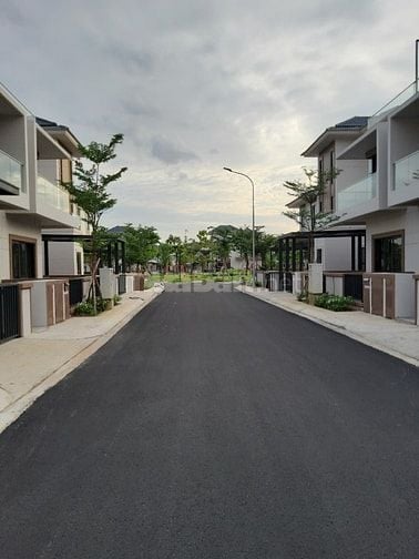 Cần chuyển nhượng biệt thự song lập Swan Bay zone 8 hướng đông nam