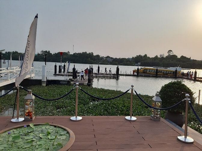 Cần chuyển nhượng biệt thự song lập Swan Bay zone 8 hướng đông nam