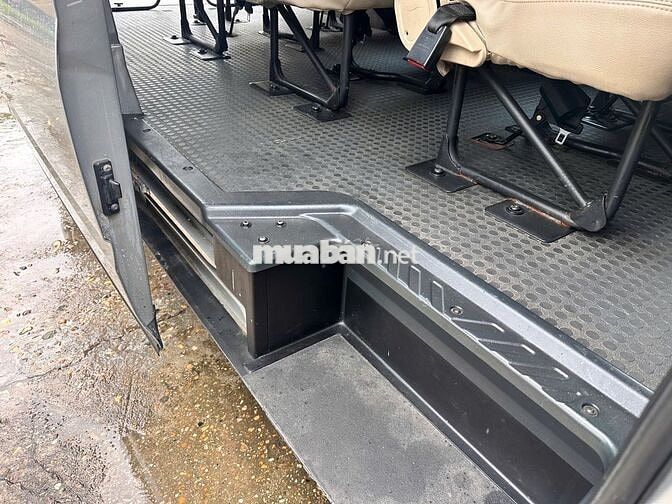 Ford Transit 2017 16 chỗ Bạc