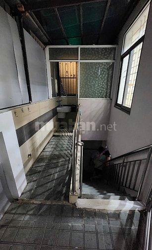  Biệt Thự KDC Sadeco Phước Kiển, MT đường 16m , DT:10x20 . Giá:30tr/th