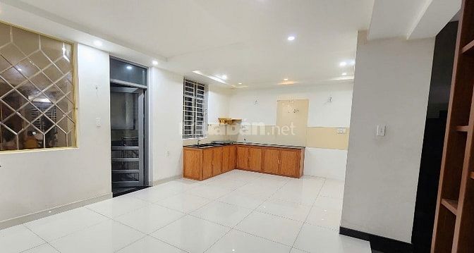  Biệt Thự KDC Sadeco Phước Kiển, MT đường 16m , DT:10x20 . Giá:30tr/th