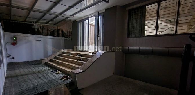  Biệt Thự KDC Sadeco Phước Kiển, MT đường 16m , DT:10x20 . Giá:30tr/th
