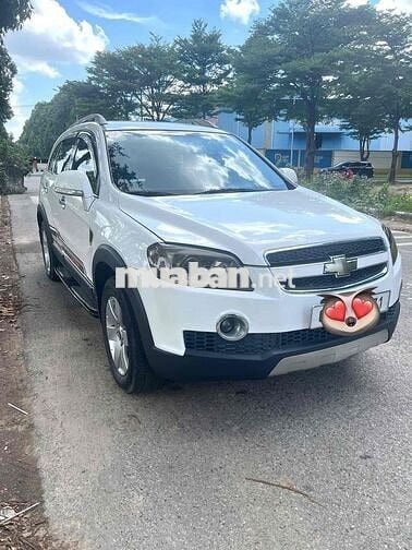 Chevrolet Captiva LT 7 chỗ Trắng
