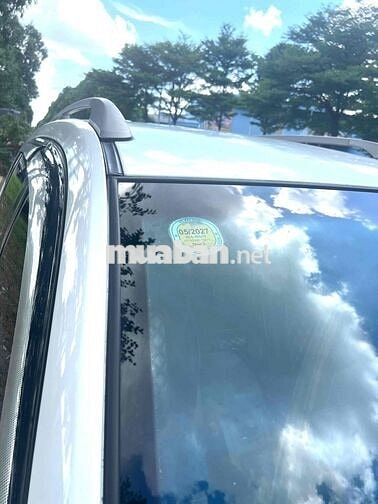 Chevrolet Captiva LT 7 chỗ Trắng