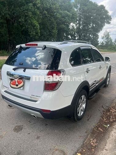 Chevrolet Captiva LT 7 chỗ Trắng