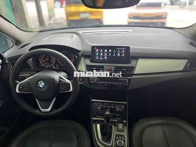 BMW 218i 2016 Trắng 1.5 7 chỗ