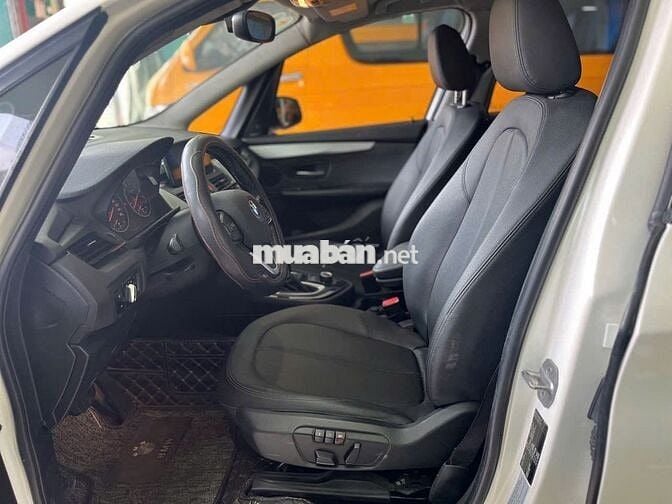 BMW 218i 2016 Trắng 1.5 7 chỗ