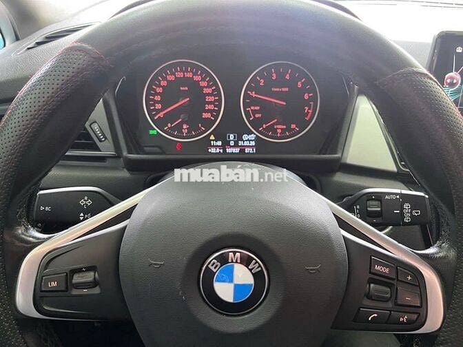 BMW 218i 2016 Trắng 1.5 7 chỗ