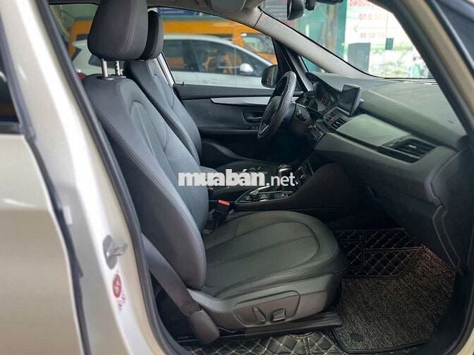 BMW 218i 2016 Trắng 1.5 7 chỗ