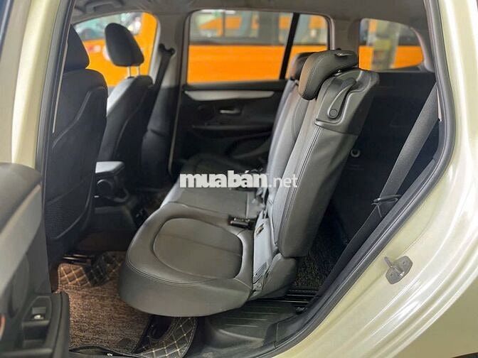 BMW 218i 2016 Trắng 1.5 7 chỗ