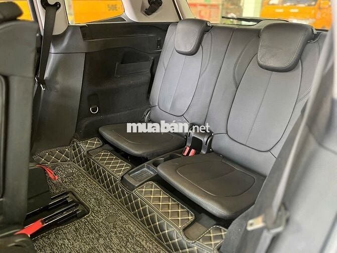 BMW 218i 2016 Trắng 1.5 7 chỗ