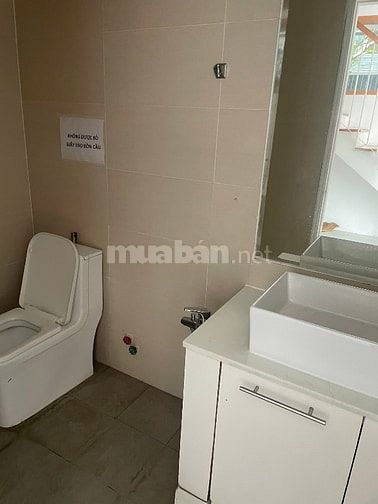 Nhà cho thuê Làng Đại Học B .Phuớc Kiển ,Dt:4x20, 1,5 lầu. Giá:15tr/th