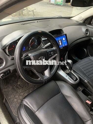 Chevrolet Cruze 5 chỗ số tự động màu Đen