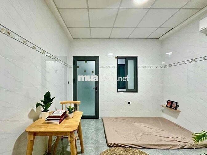 CHO THUÊ PHÒNG TRỌ STUDIO BAN CÔNG RỘNG GẦN DƯƠNG QUẢNG HÀM, VLU