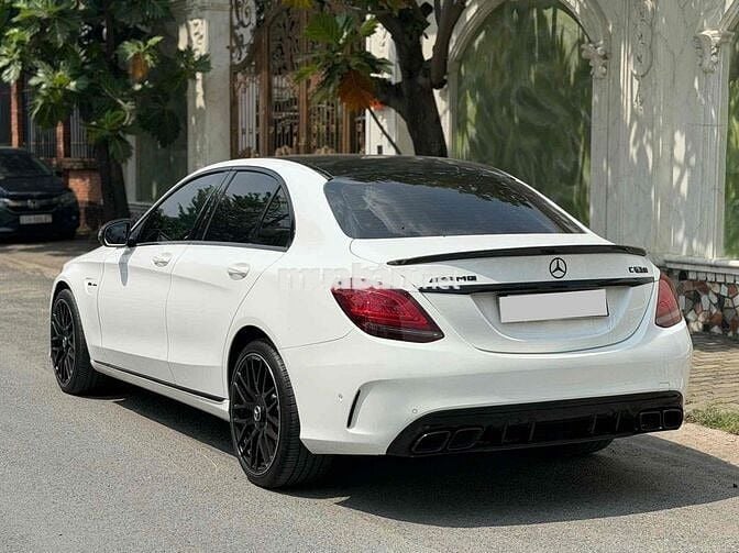 Mercedes-Benz C200 Exclusive Custom C63