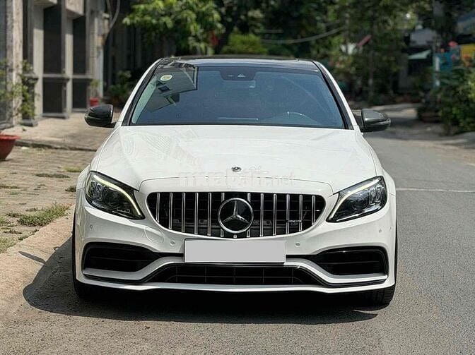 Mercedes-Benz C200 Exclusive Custom C63
